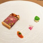 ラチュレ - 熊アナグマ鹿猪のパテアンクルート。見た目からいろいろなお肉がミックスされてるの分かります。ひと口ごと違う美味しさが楽しめ、コンフィチュールなど付け合せがアクセントになってとても楽しめました(*^^*)