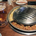 ダンミレッド - ビールを飲みながら、この上でサムギョプサルを焼き始めます。