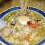 丸五食堂 - チャンポンメン麺リフト