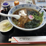 満留賀 - 料理写真:ラーメン、600円。ミニ冷奴付き。