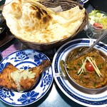 Salaam Curry - 私のセット（マトンカラヒ・ナン・サラダ・タンドリーチキン・ドリンク）