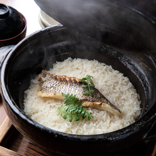 【名物】開業以来、不動の人気を誇る極上の鯛めし