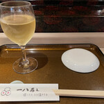 Ippachi zushi - 白ワイングラス