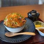 Kaishoku Uosada - 海鮮ユッケ丼！いくらトッピング！！
