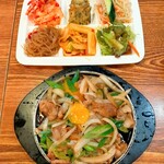 韓国家庭料理ジャンモ - 2023年5月8日(月)  鉄板ねぎ塩豚炒めセット····1,250円