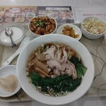 上海台所 - 蒸鶏ラーメン ミニマーボー丼付き（800）