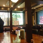 鶏とうどん 源次郎 - きれいな店内