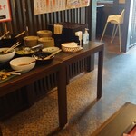 鶏とうどん 源次郎 - お惣菜コーナー