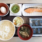 すき家 - 鮭納豆定食 670円 , のり 30円