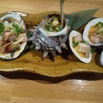 貝鮮炭菜 はちろく - 貝３種炭火焼き
