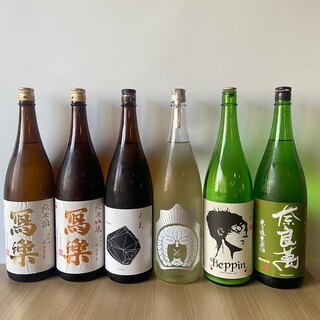 Full of carefully selected sake and shochu that both beginners and enthusiasts can enjoy!
