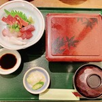 魚梅 - うなぎ和膳（¥2,400）（税込）
            ［刺身、吸い物、鰻一尾の三分のニ］