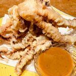 イカゲソの天婦羅　自家製肝醤油ソース