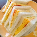 Kafe Montsu - 単品モーニングの玉子焼きサンド、２００円です❗️
