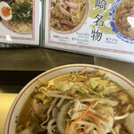 麺処 あきら - 魚粉をかけて欲しいかも…