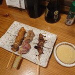 チキンジョージ - 左から鶏皮　ハツ　つなぎ