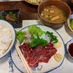 Ajidokoro Okumura - 馬刺し(霜降り)定食