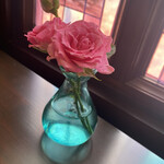 ビストロ デ トロワ - テーブルにバラ❤️