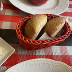 ビストロ デ トロワ - 温めたパンが来ました。