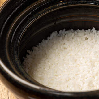 從簽約農家直接採購不固定品牌的美味大米