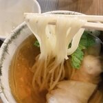 自家製麺 くろ松 - 麺リフト　そこそこ立ったつけ汁