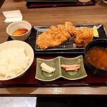 とんかつ 新宿さぼてん - 料理写真:ロースカツとホタテフライのセット