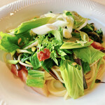 アル・ケッチァーノ  - 山菜と庄内豚ベーコンのペペロンチーノ