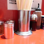 ラーメン二郎 - 卓上調味料