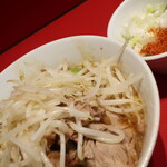 ラーメン二郎 - ラーメン半分＋ニンニク＋白ネギ