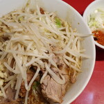 ラーメン二郎 - ラーメン半分＋ニンニク＋白ネギ