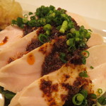 レンゲ - タパス盛合せ5種:烏骨鶏の味玉子 アルバ産トリュフ塩で、自家製ラルドバーガー、冷製のビーフン キャビアで、四川風よだれ鶏、はまぐりのフリット 花山椒塩で2