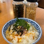 おひつごはん四六時中 - 二杯目ほ特製白だし汁でダシ茶漬け風で頂きました！