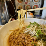 麺処 大田屋 - 麺は太めな平打ち麺