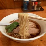 香湯ラーメン ちょろり - 麺は細目