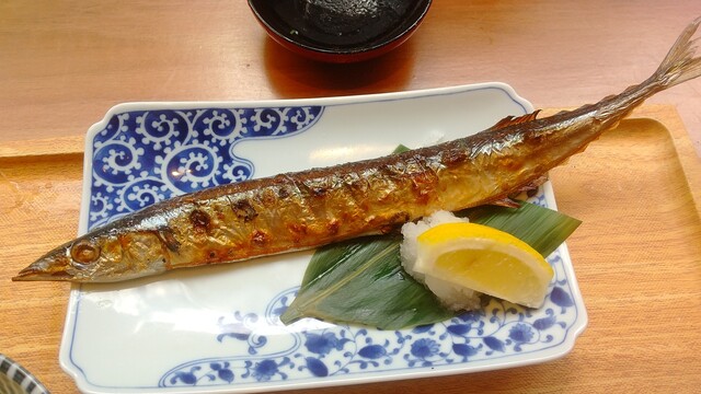 釣宿酒場で秋刀魚定食』by やく年 : 釣宿酒場マヅメ 御茶ノ水店