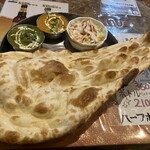 ルーパリ - 若草ランチ￥1,210サラダ・ナン・ライス・お好みカレー2種類・ソフトドリンクのライス無しナンのみ