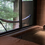 ふふ - お部屋の露天風呂風呂。
      
      大浴場は大涌谷温泉
      お部屋は強羅温泉
      2種類の泉質が楽しめます。