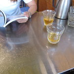 ベトナム食堂 anh - セルフなお茶も独特な香り。