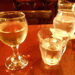 ラ・ポム・ド・パン - ランチセットの白ワインとお冷はミニデキャンタで