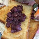 あんじゅ - デニッシュパンに小倉を載せて