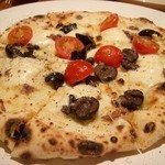 La vida - オリーブやアンチョビのピザ