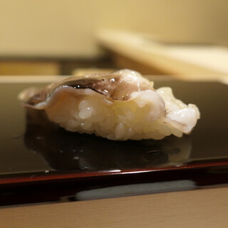 Kinmedai 金目鯛 The golden-eye snapper - Sushi JIRO 鮨 次郎