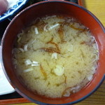 寿司吉 - いつも美味しいお味噌汁も欠かせません