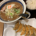 Hachiban Ramen - Aセットみそ￥1089 税込 餃子、おしんこ、ライス付