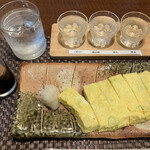 そばダイニング 上仲屋 - 佐久の地酒飲み比べ辛口セット950えん だし巻き玉子600えん