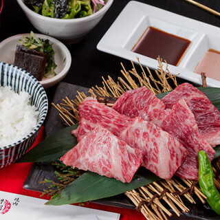 We offer a reasonably priced `` Yakiniku (Grilled meat) lunch'' made with high-quality Japanese black beef!