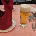 OSTERIA Gaudente - 乾杯ビール、テーブルセットのナプキンはちょっと普段行くトコにはなく懐かしい感じです。