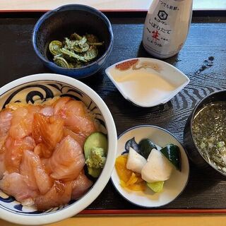 食事処 善三郎 - 料理写真:メジナツケ丼　850円