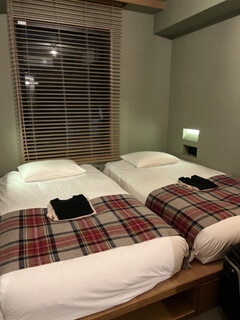 TWIN-LINE HOTEL - カジュアルな客室で、ビジネスホテルの上のレベルですが…ふかふかで寝心地の良いベッドです(*^o^*)
コンセントやUSBケーブルもたくさんあって嬉しい♪