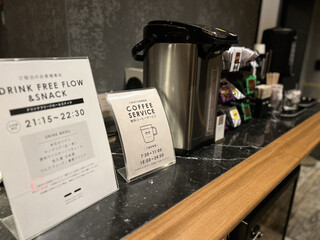TWIN-LINE HOTEL - こちらに決めた理由はコレ！d(￣ ￣)
『DRINK FREE FLOW』のサービスがあること♪\( ˆoˆ )/
(爆‼︎)
コーヒーや紅茶も嬉しい無料サービス♪